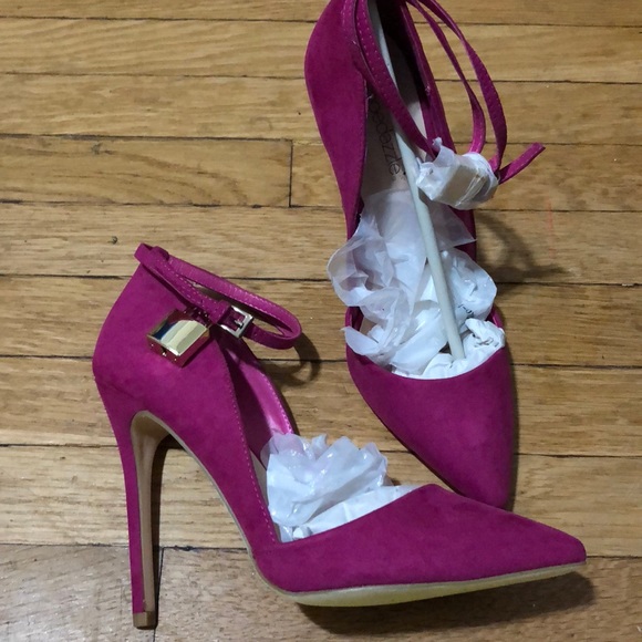 Pump Heels - Picture 3 of 3